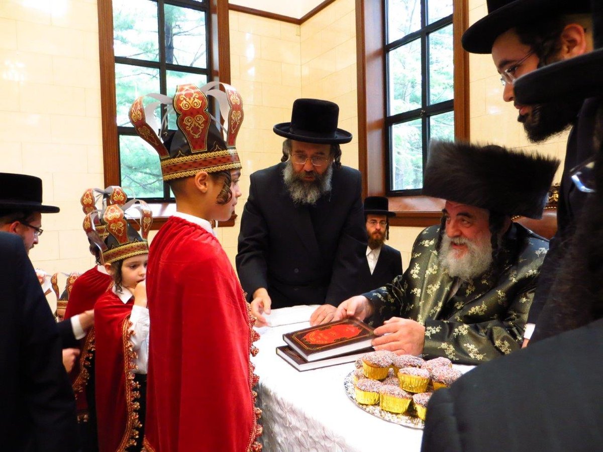 תיעוד: האדמו"ר מויז'ניץ בארצות-הברית