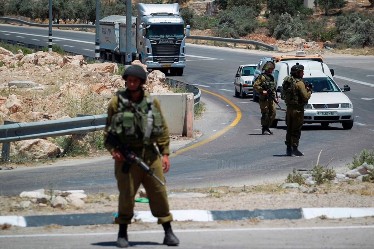 צה"ל כיתר בתים בחברון: "שני פעילי חמאס נעצרו"