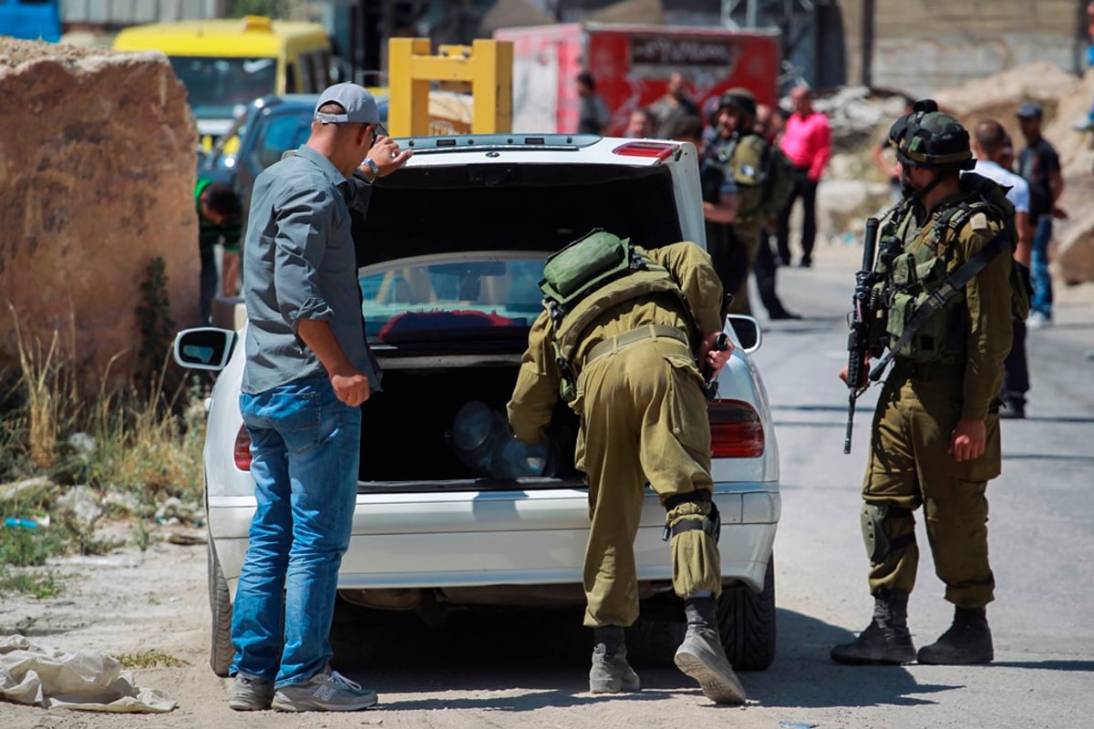 צה"ל כיתר בתים בחברון: "שני פעילי חמאס נעצרו"