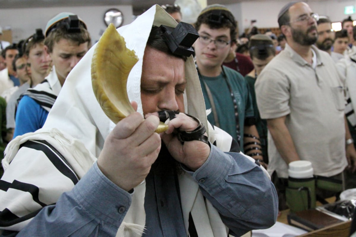 ובישיבת "מקור חיים": תפילה ודמעות • צפו בגלריה