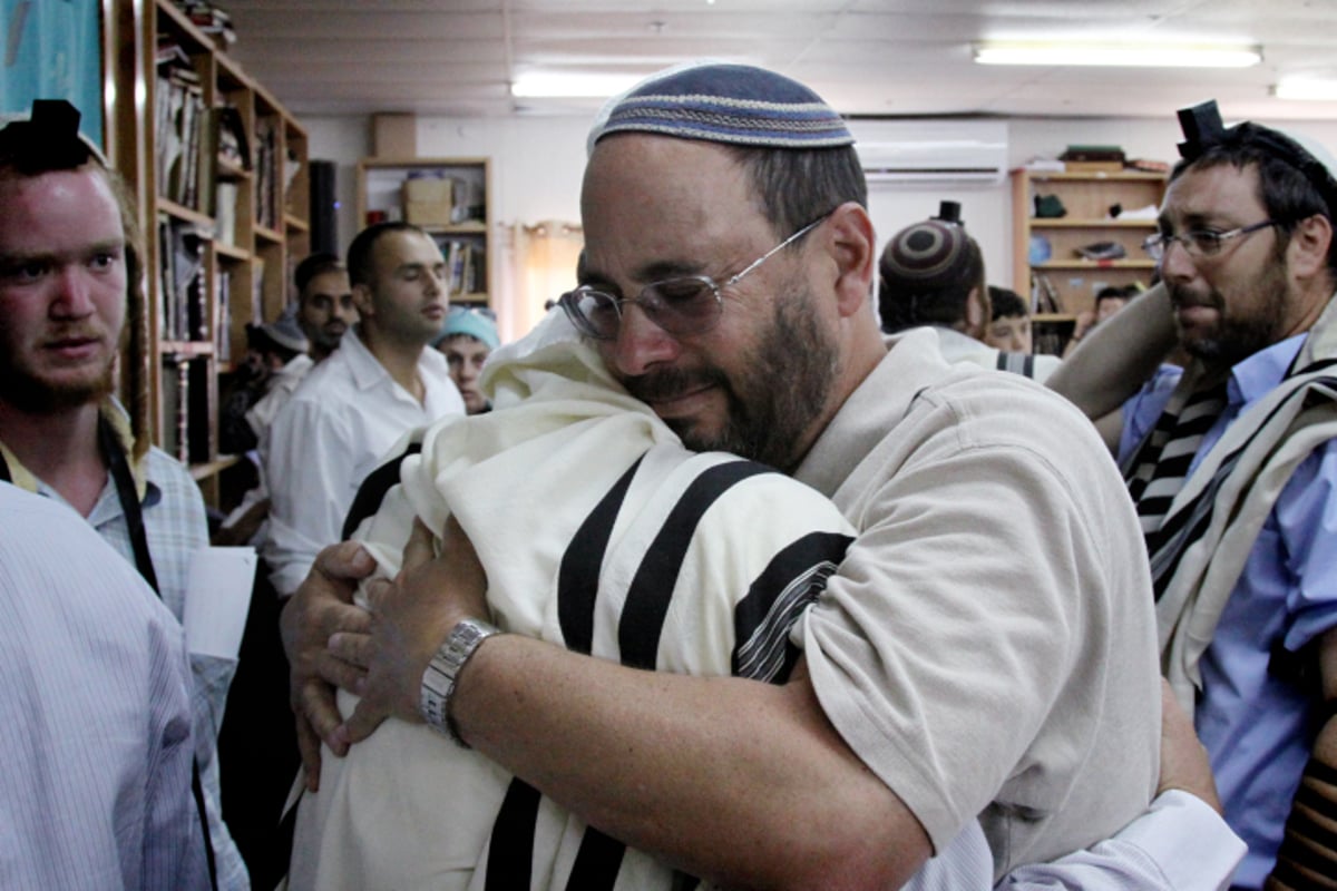 ובישיבת "מקור חיים": תפילה ודמעות • צפו בגלריה