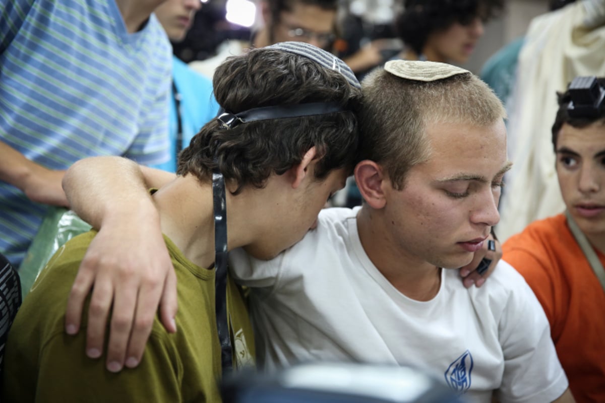 ובישיבת "מקור חיים": תפילה ודמעות • צפו בגלריה