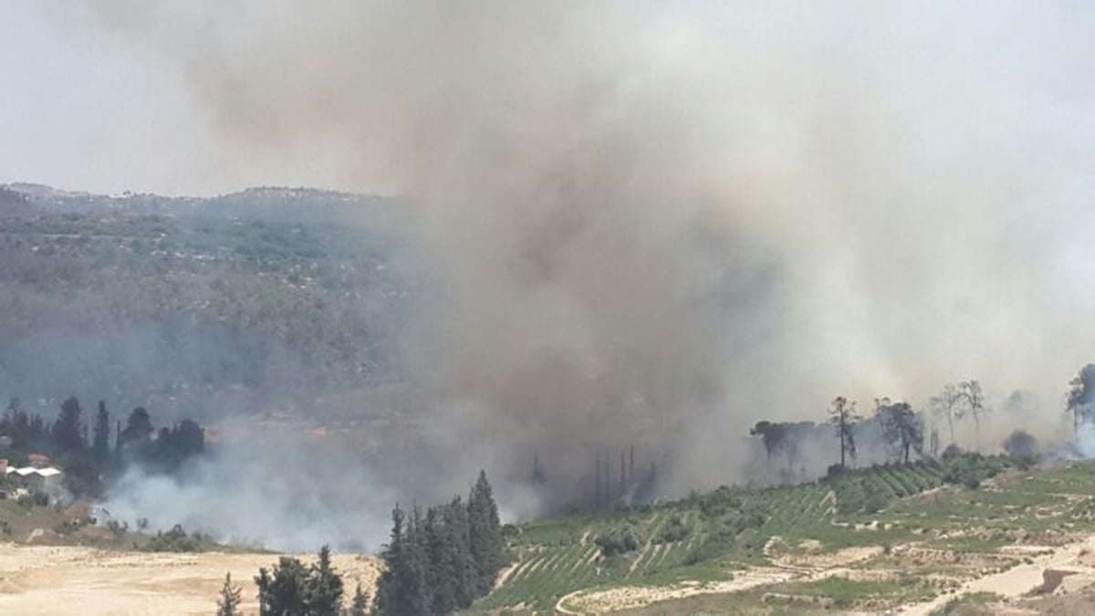 הושגה שליטה על השריפה ליד אבו גוש