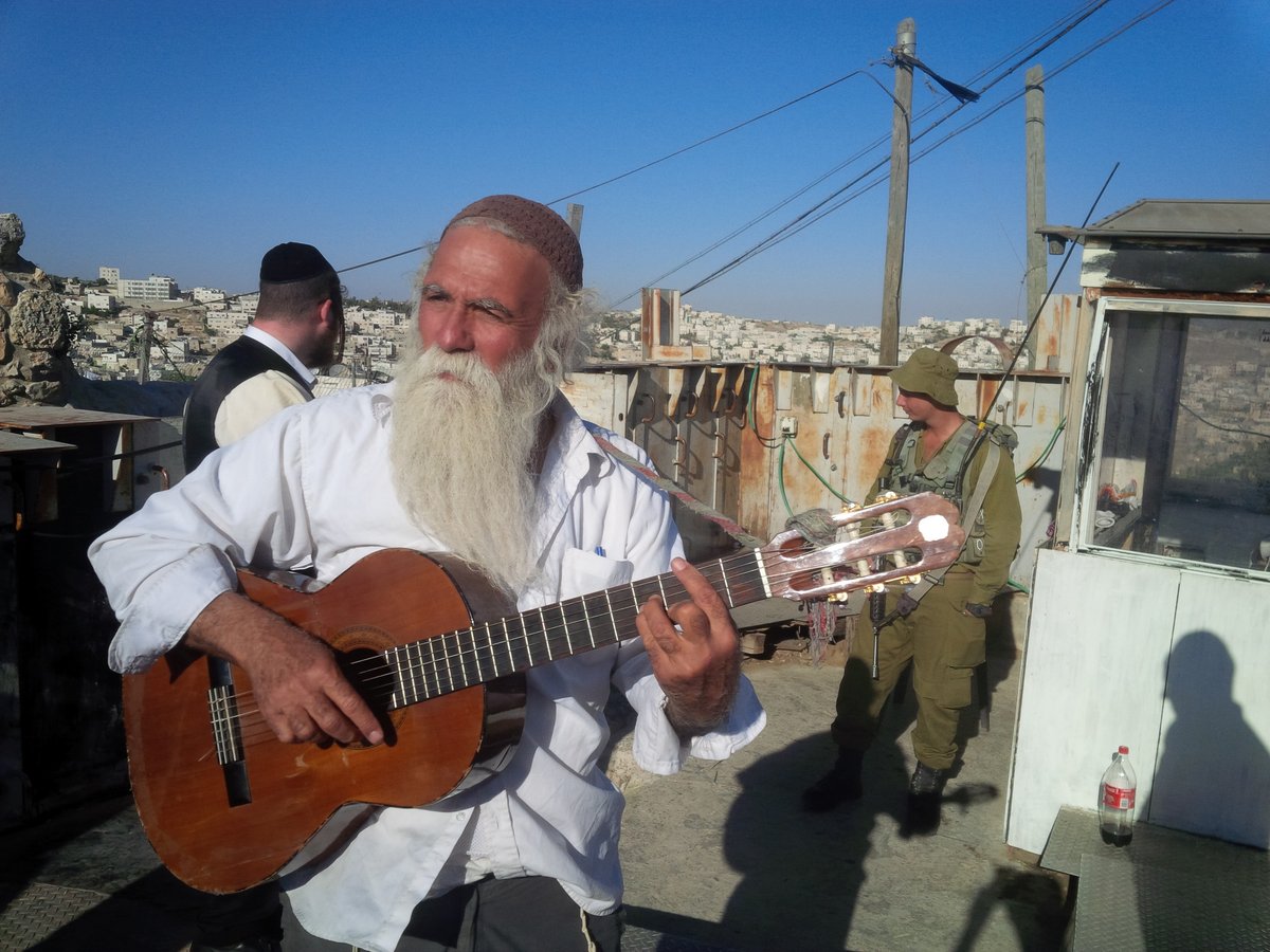 אחדות: בחורי ישיבות עודדו וחזקו את חיילי צה"ל • תמונות