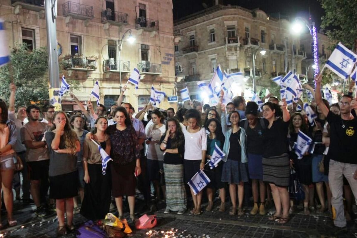 נרות, שירה ובכי • האבל בירושלים