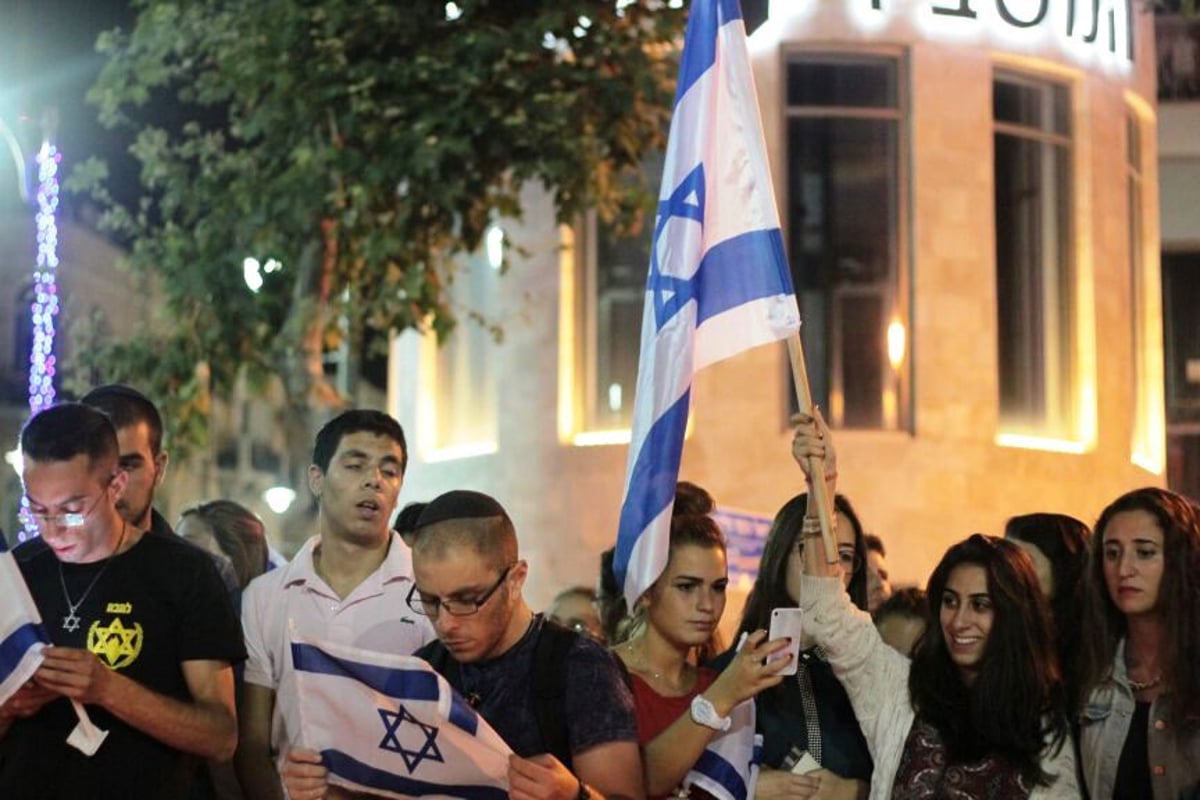 נרות, שירה ובכי • האבל בירושלים