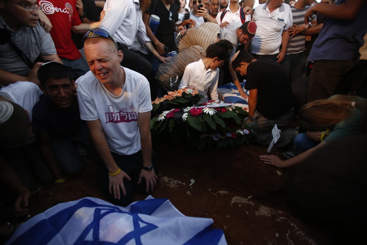 גלריה דומעת: החברים נפרדים מחבריהם