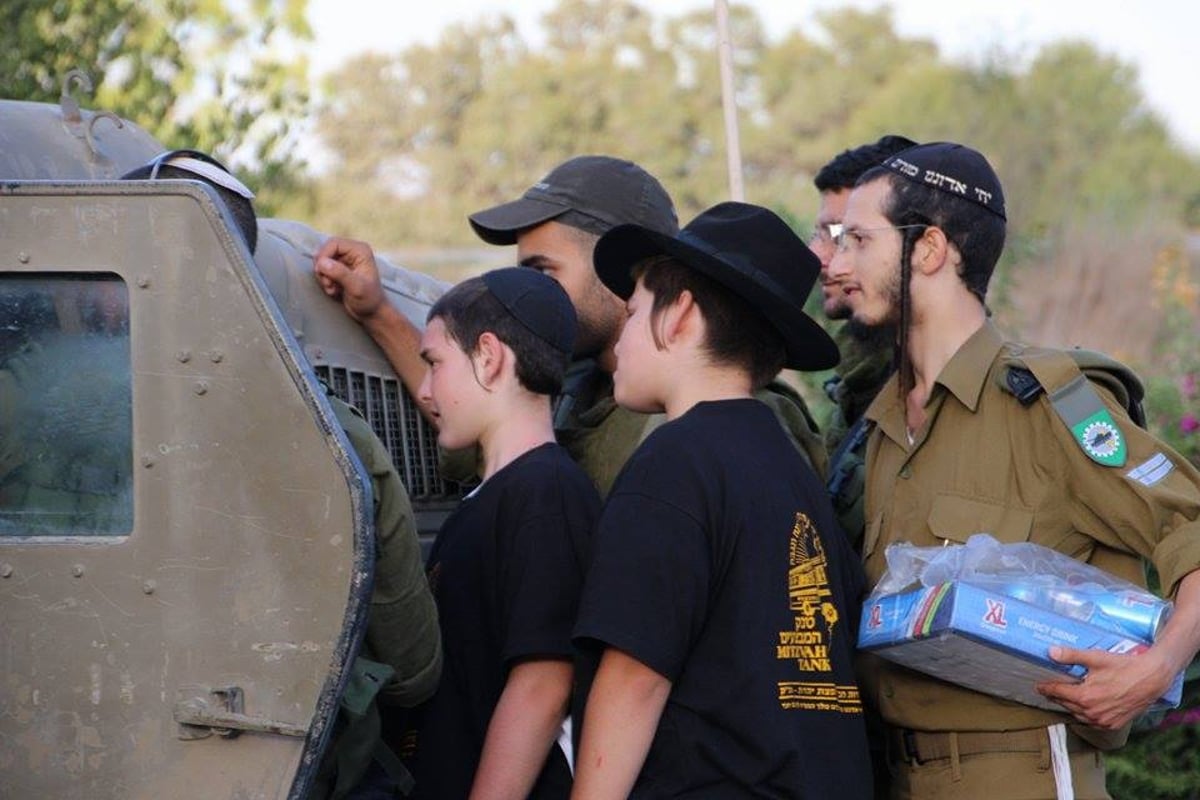 הנשק היהודי: חב"ד חילקו ספרי תהילים ללוחמים