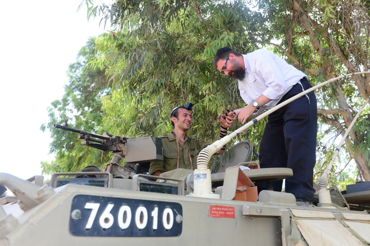 לא מפחדים: 'צו גיוס' לכלל חסידי חב"ד לסייע לשליחים בדרום