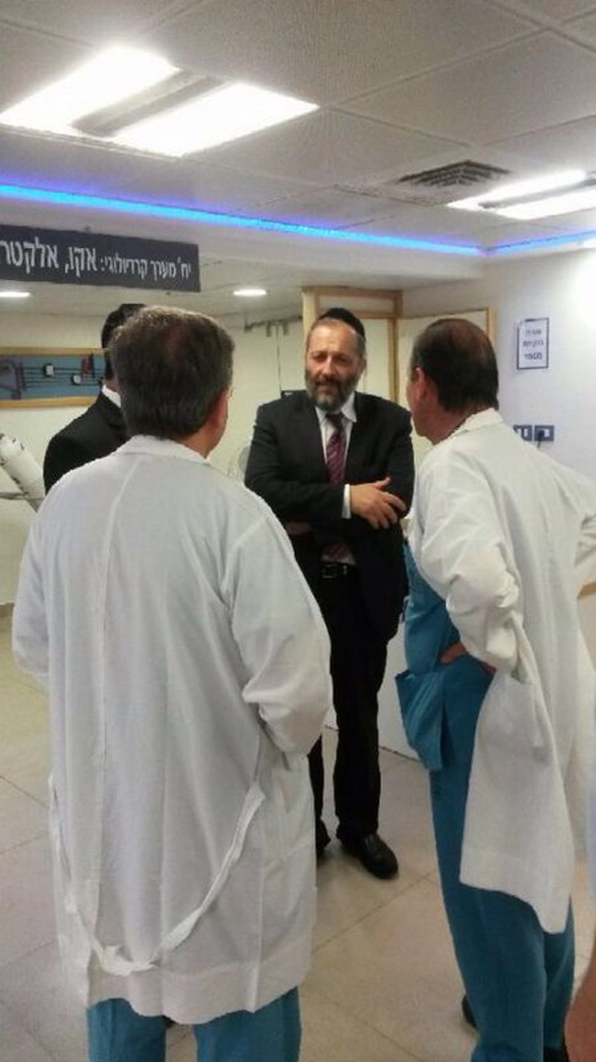 דרעי ביקר את החיילים הפצועים: "אסור להפסיק את האש עד למיגור המנהרות"