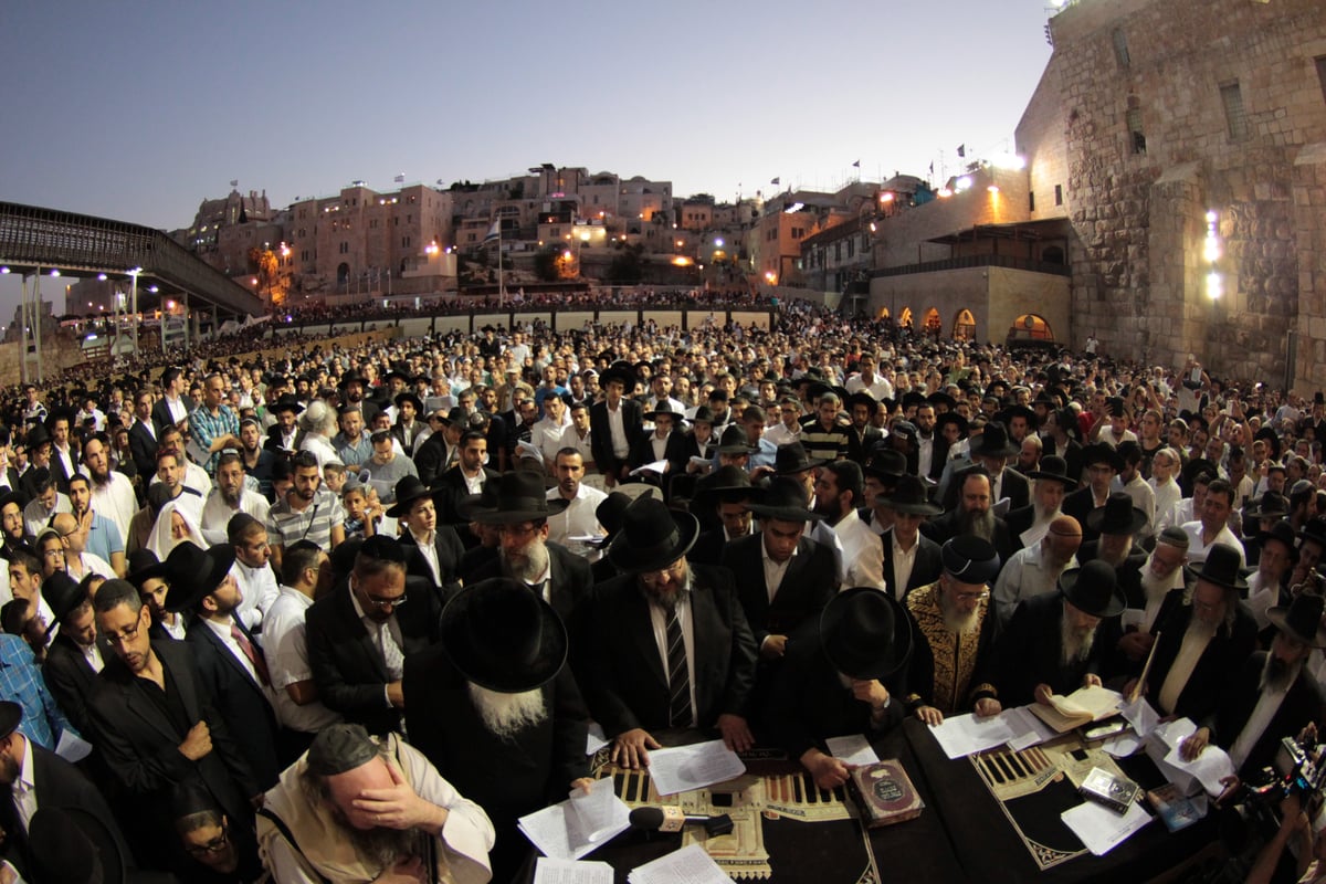 אלפי בני אדם השתתפו בעצרת למען לוחמי צה"ל בכותל המערבי • גלריה