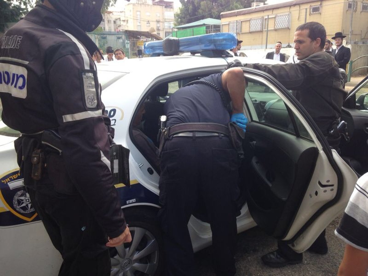 תיעוד: ערבי פרץ לדירות בבני ברק ונעצר