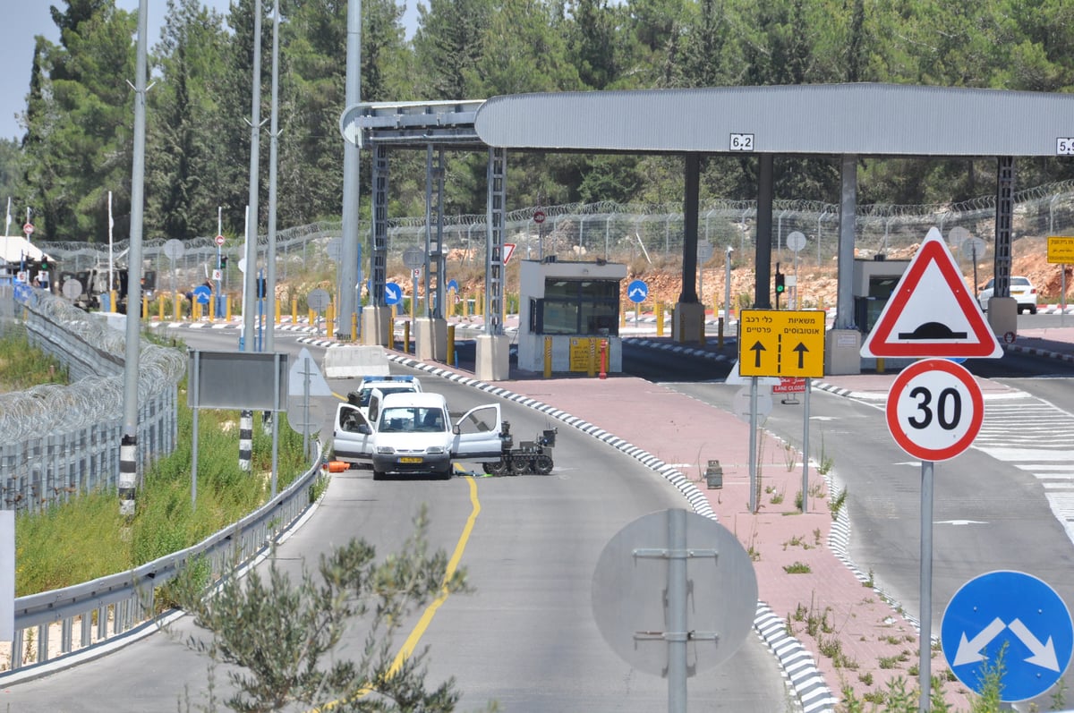 המפכ"ל יוחנן דנינו ללוחם שסיכל פיגוע: "עשיתם מעשה גבורה אמיתי"