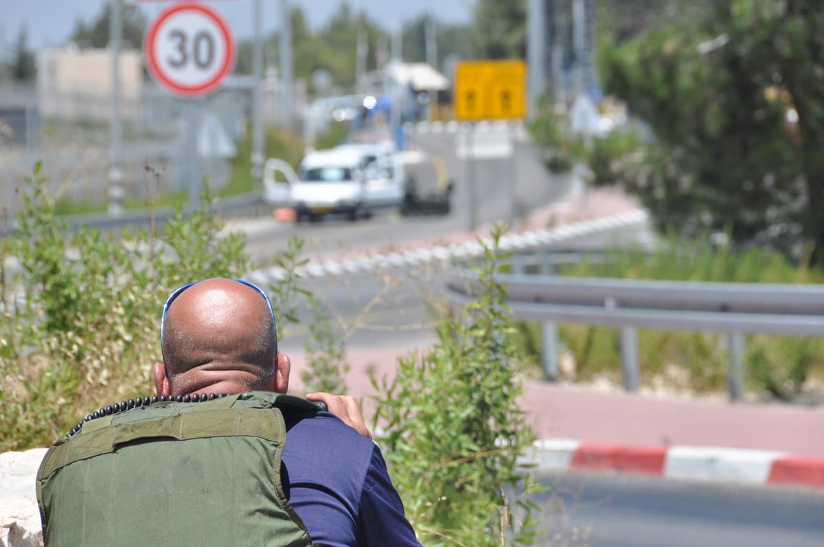 המפכ"ל יוחנן דנינו ללוחם שסיכל פיגוע: "עשיתם מעשה גבורה אמיתי"