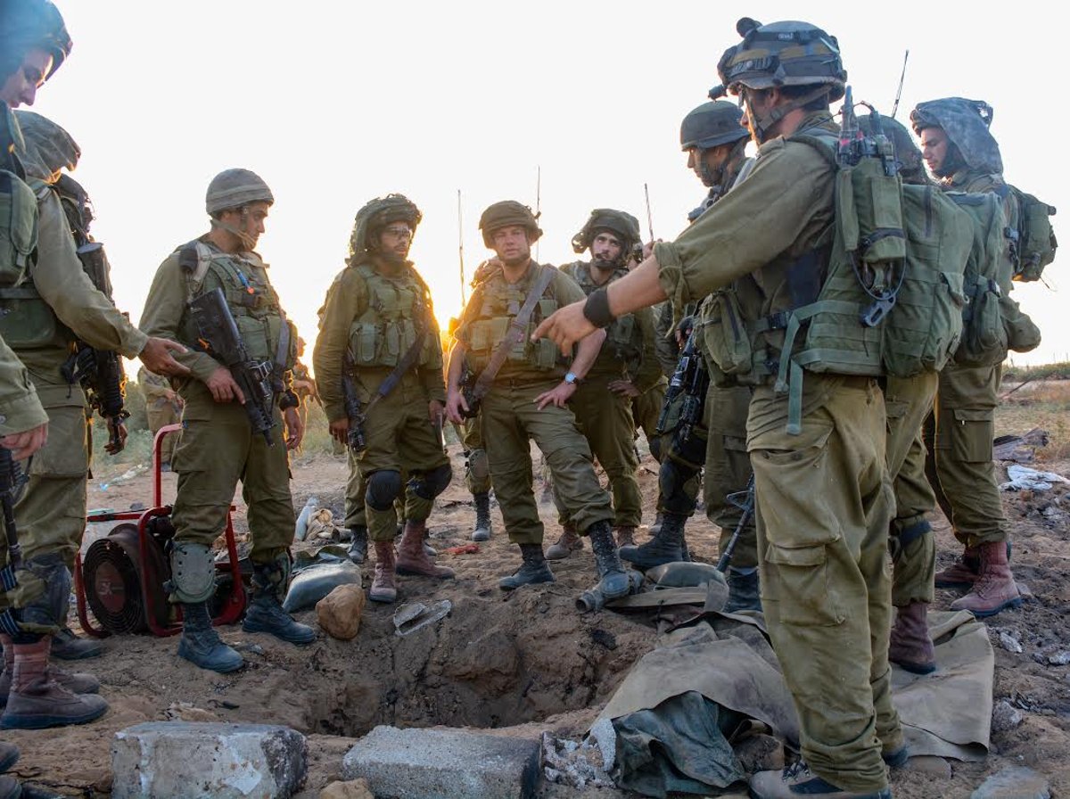 מח"ט גבעתי עם חייליו ברצועת עזה