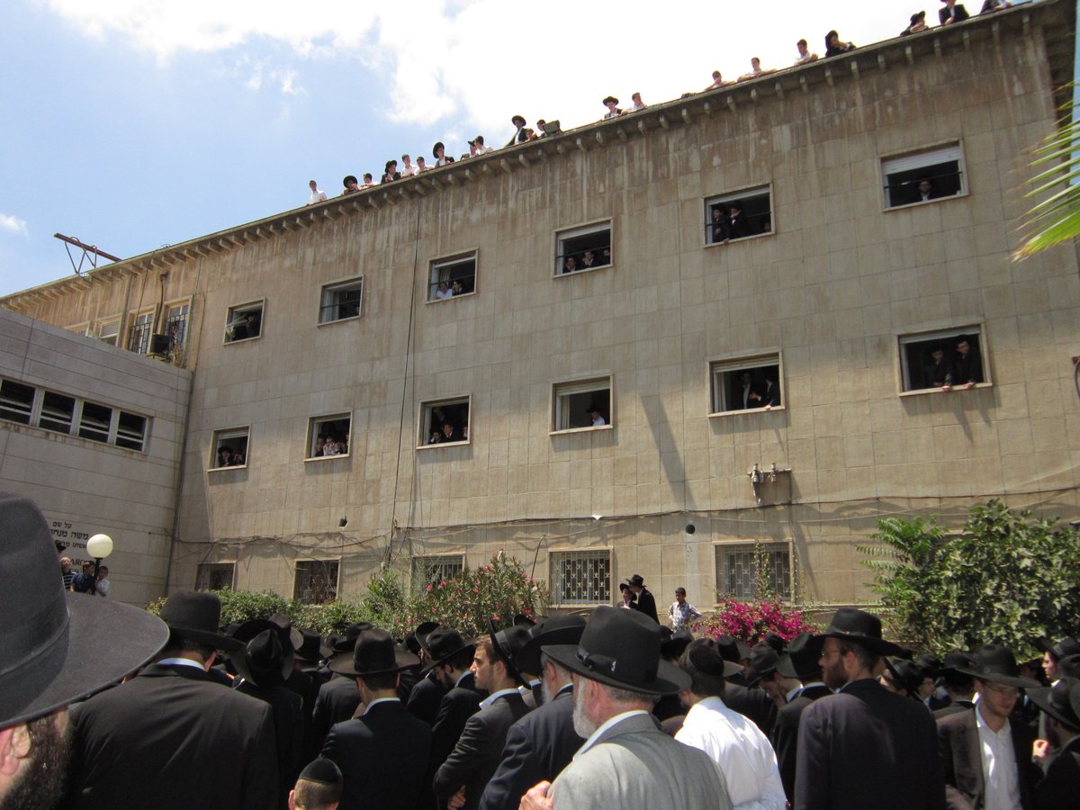 תיעוד: הגאון הרב ישראל בונדהיים זצ"ל הובא למנוחות