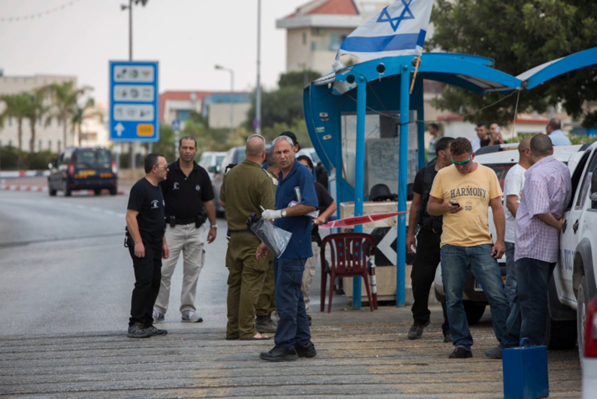 פלסטיני דקר מאבטח במעלה אדומים; שלושה חשודים נעצרו