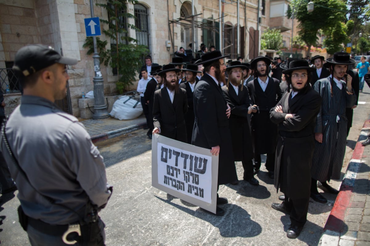 חילולי קברים? "העדה החרדית" נגד החפירות במתחם החומה השלישית