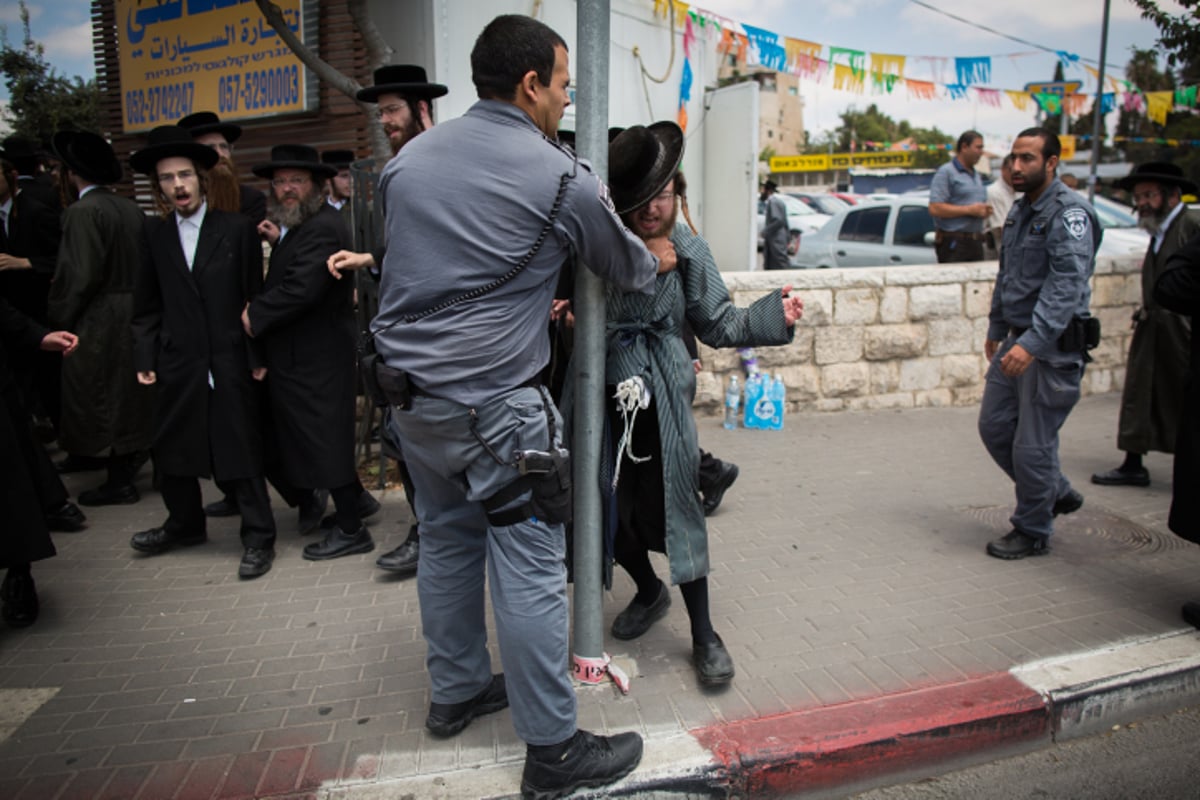 חילולי קברים? "העדה החרדית" נגד החפירות במתחם החומה השלישית