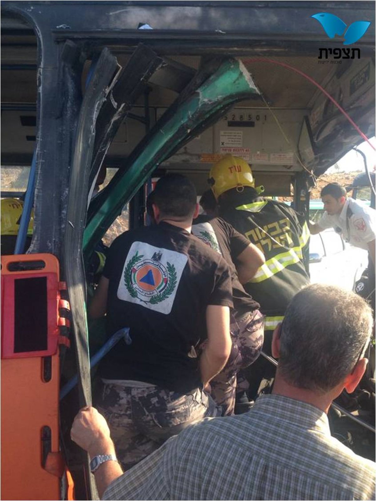 כיכר אדם: 24 פצועים בתאונה בין אוטובוס למשאית