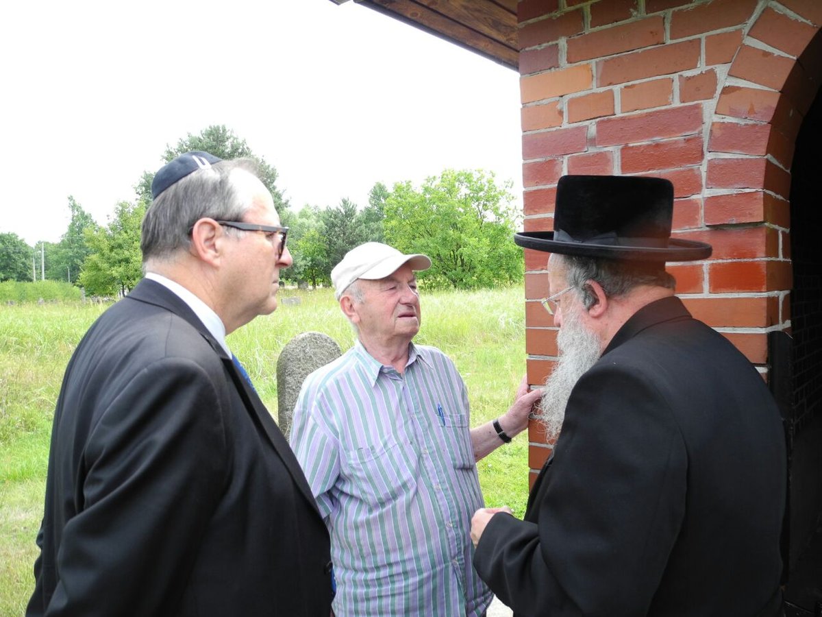 גור: הגבאי המיתולוגי מהעיירה, וועלוול פליקס קרפמן, נפטר