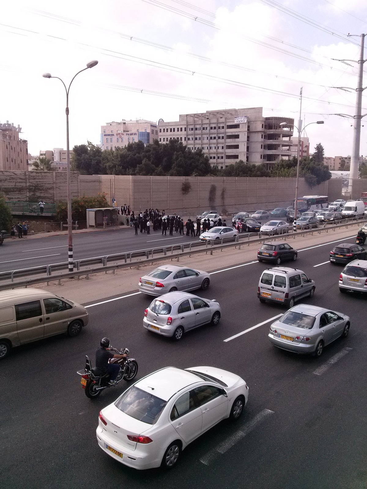 תיעוד: חרדים גרמו לפקק תנועה ענק