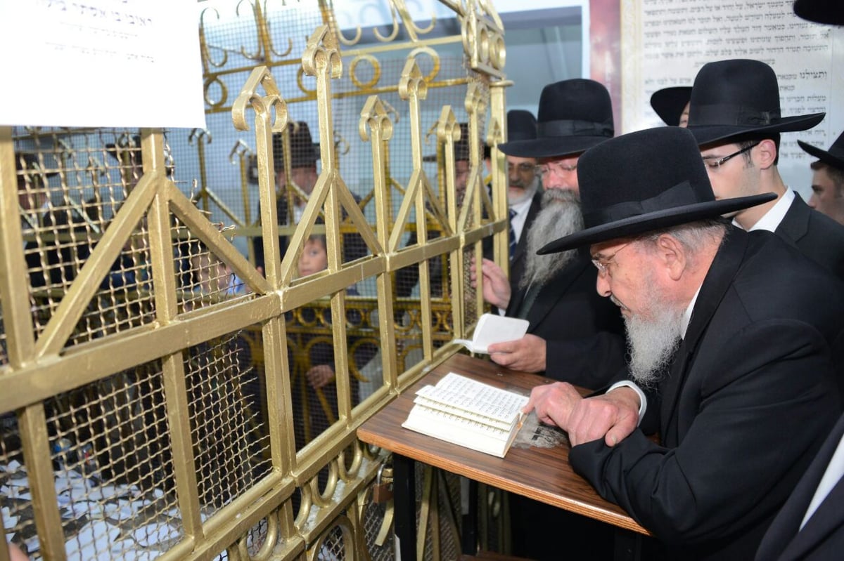 הגרב"מ אזרחי על ציון ה"נועם אלימלך"