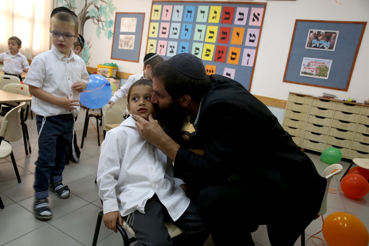 תיעוד מרגש: פתיחת שנת לימודים בחיידר בביתר עילית