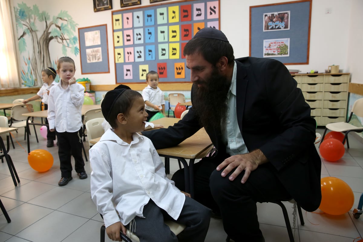 תיעוד מרגש: פתיחת שנת לימודים בחיידר בביתר עילית