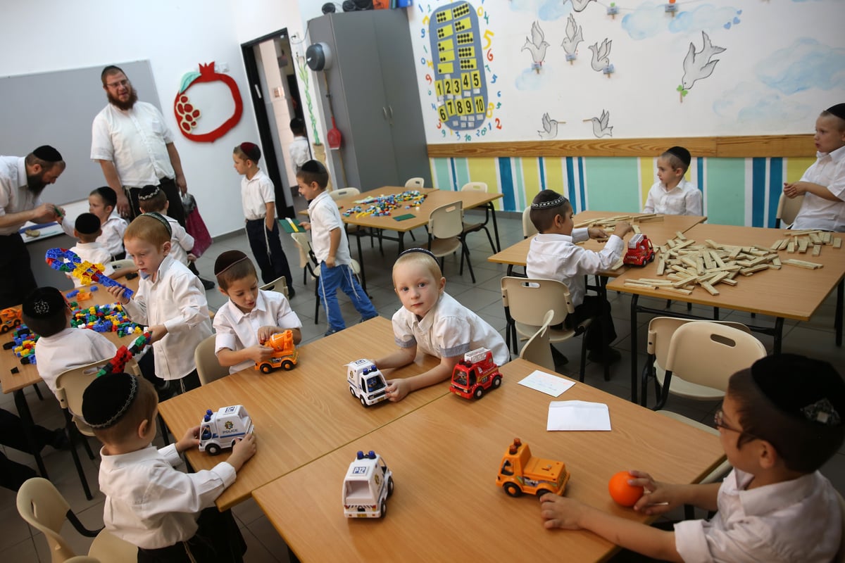 תיעוד מרגש: פתיחת שנת לימודים בחיידר בביתר עילית