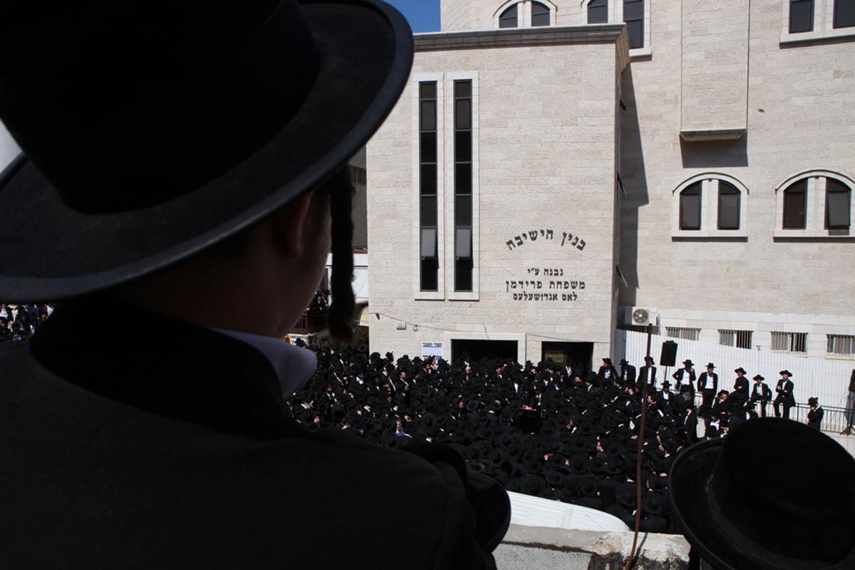 תיעוד קורע לב: הלווייתו של הבחור אהרן סופר ז"ל