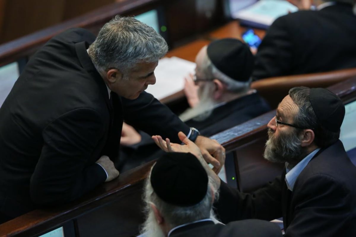 "האיש הזה שפשוט משחק בתקציב המדינה" גפני ולפיד