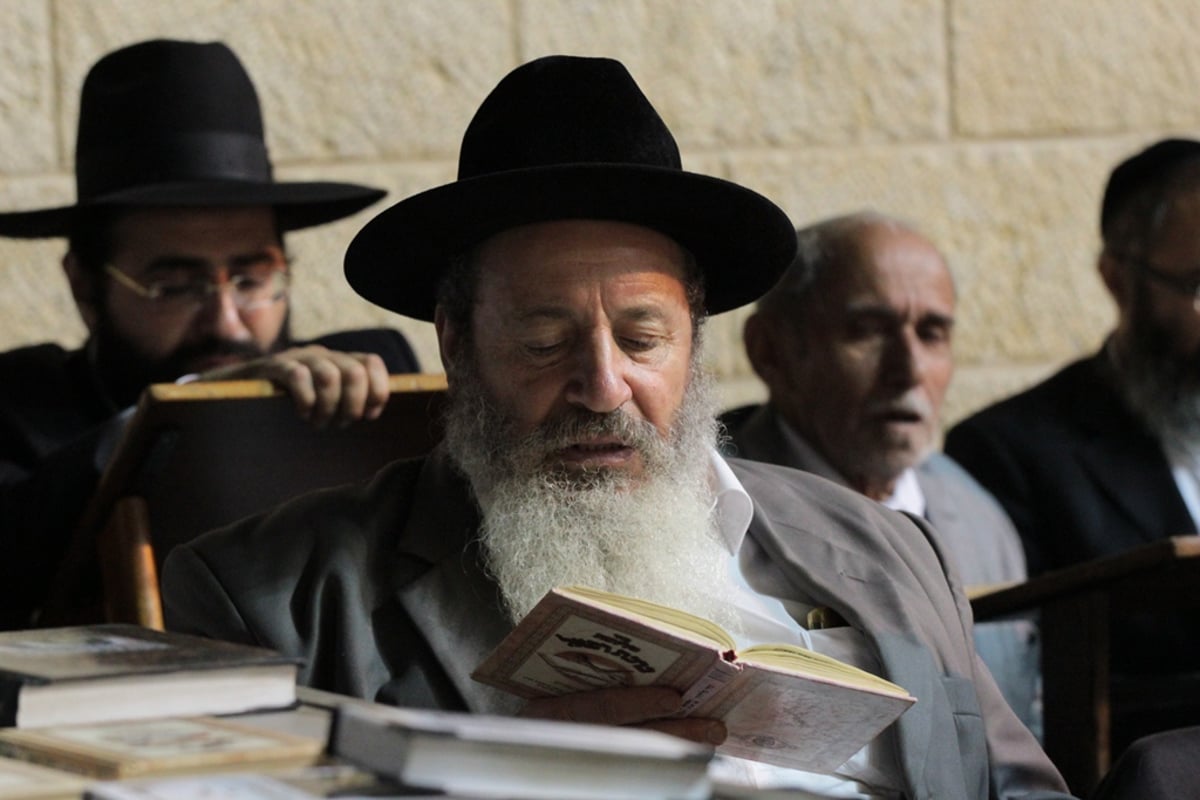 גלריה: אמירת ה"סליחות" בכותל המערבי