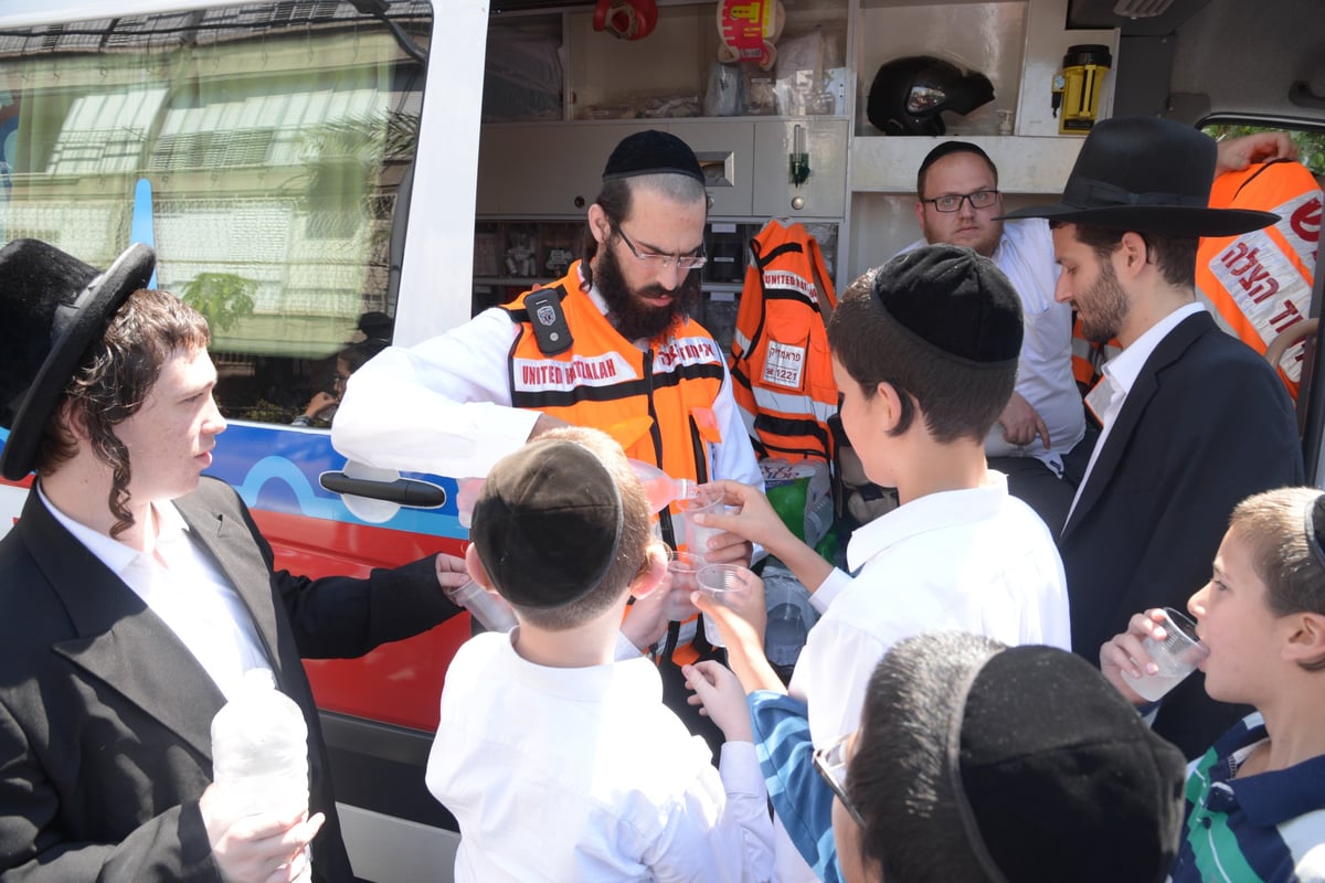 תיעוד: הגר"ח קנייבסקי בהלווית בתו הרבנית חנה שטיינמן ע"ה