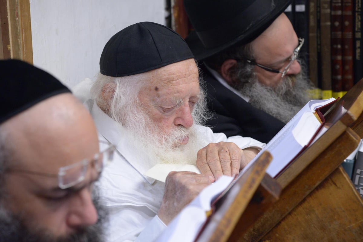 רבנים ואדמו"רים מנחמים את מרן הגר"ח קנייבסקי