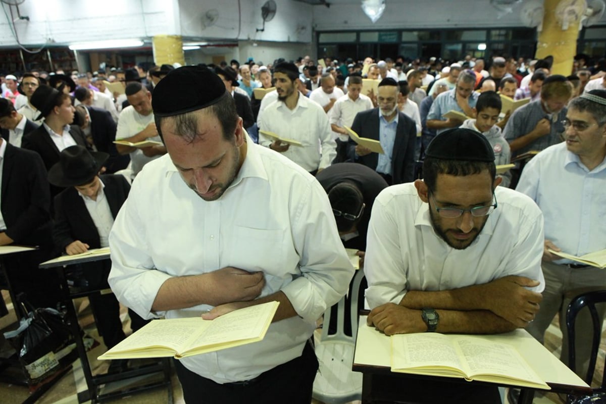 צפו בגלריה: אלפים בסליחות בישיבת 'אור החיים'