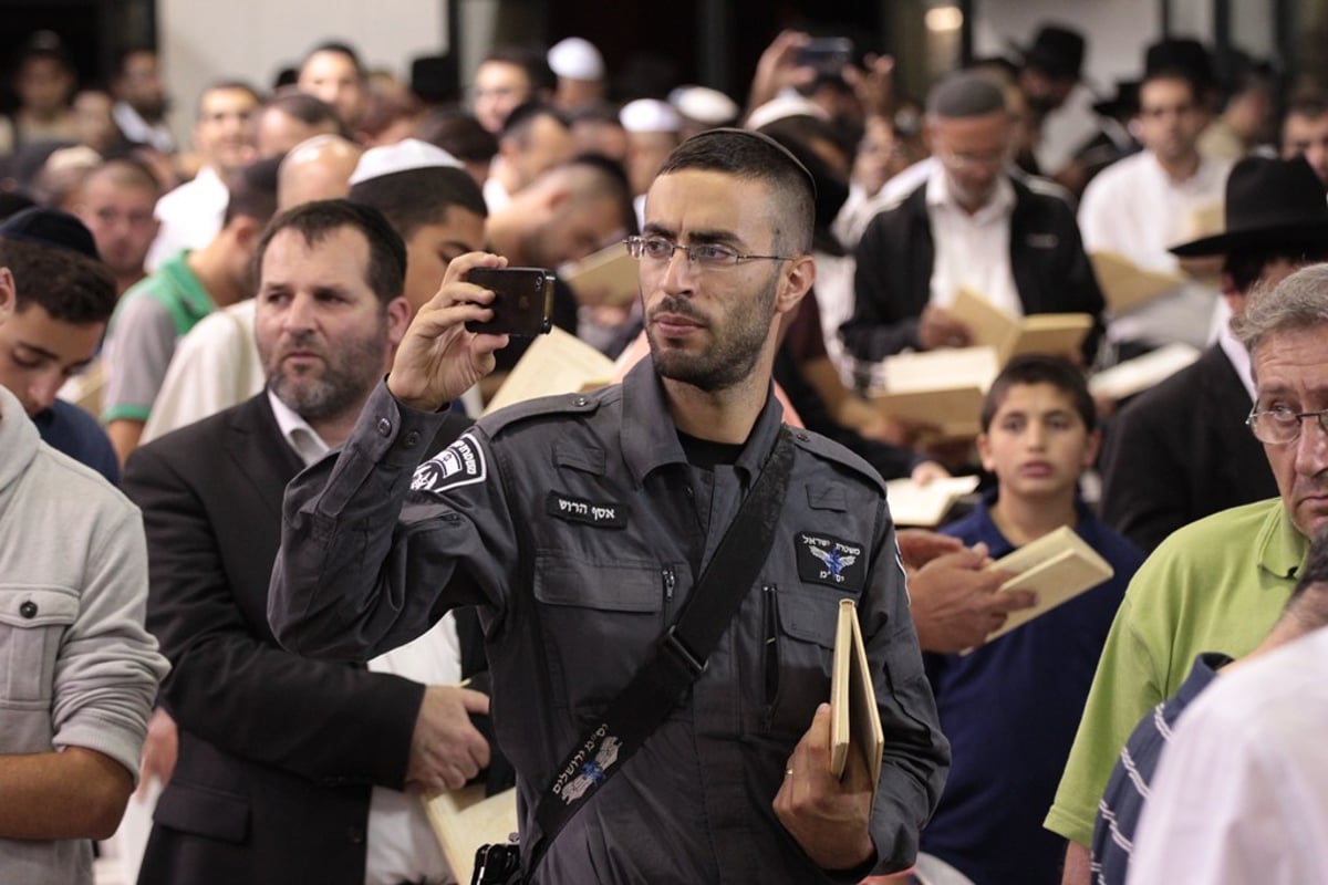 צפו בגלריה: אלפים בסליחות בישיבת 'אור החיים'