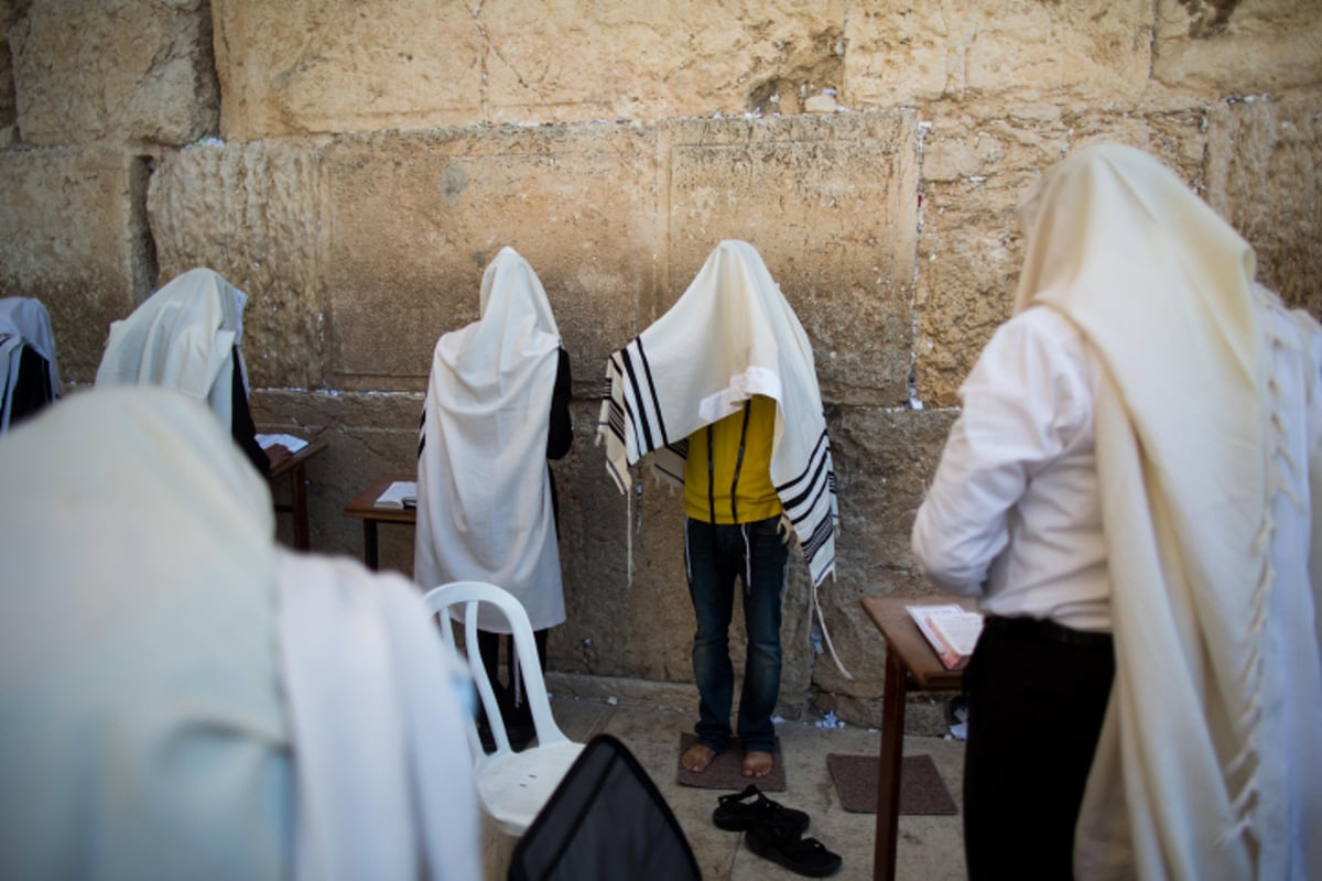 לכבוד יום הדין: הכותל המערבי נקי מפתקים