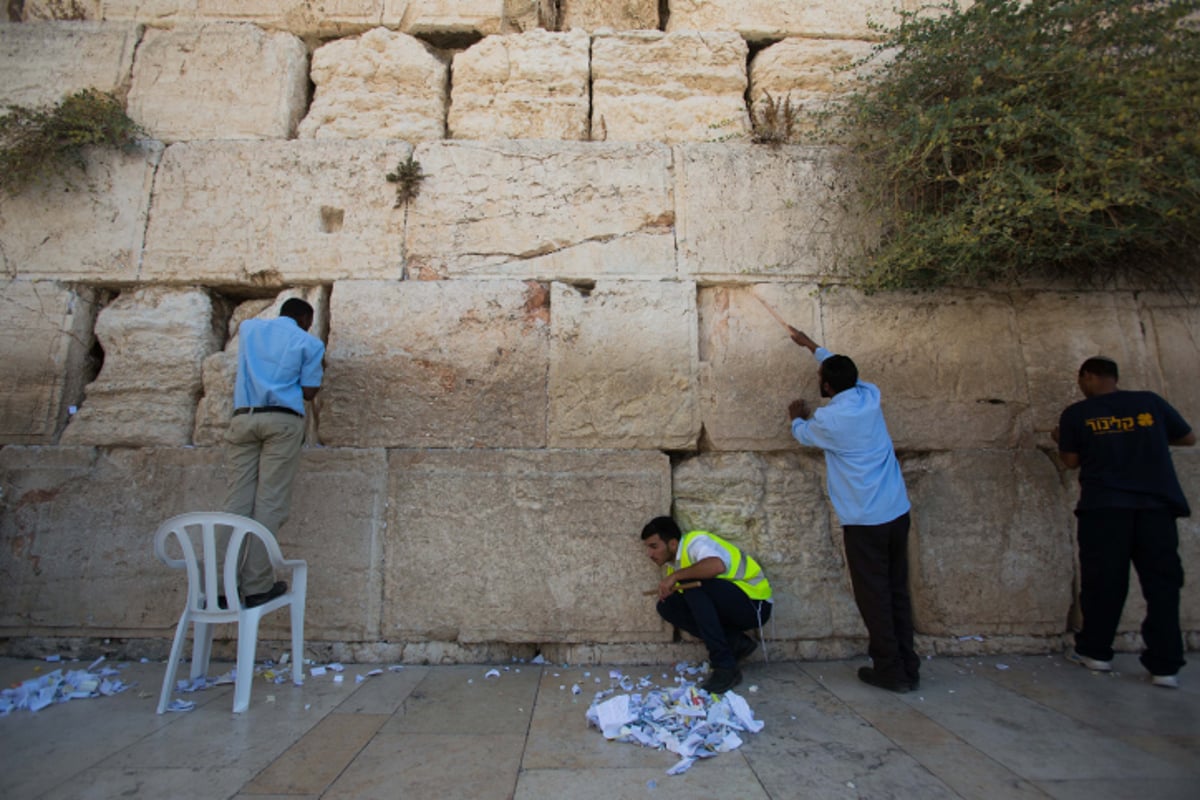 לכבוד יום הדין: הכותל המערבי נקי מפתקים