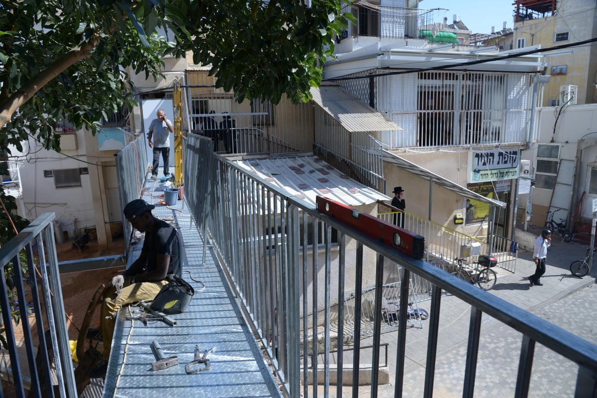 תיעוד: הגשר החדש לביתו של מרן הגר"ח קנייבסקי