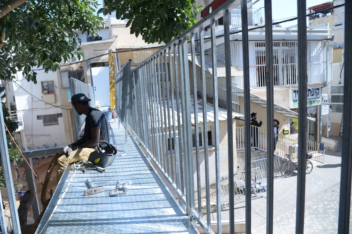 תיעוד: הגשר החדש לביתו של מרן הגר"ח קנייבסקי