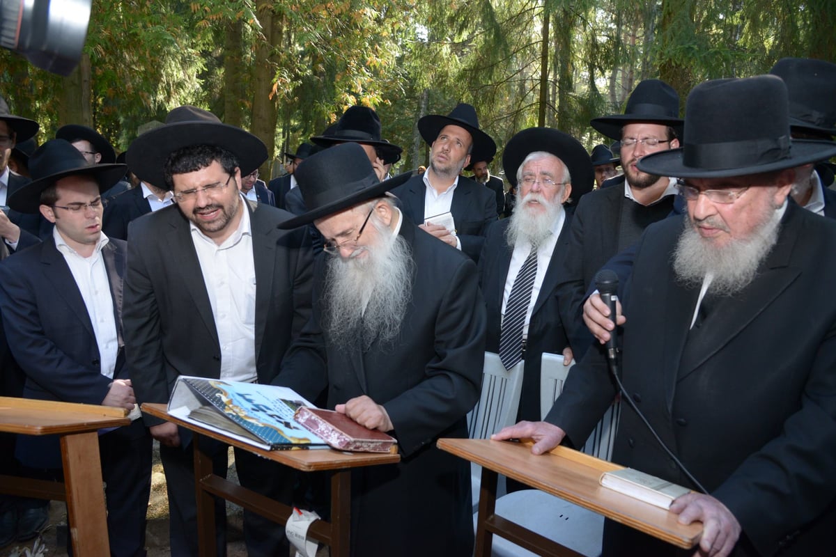 תיעוד מרגש: חברי 'המועצת' בתחינה בציון הגון מוילנא