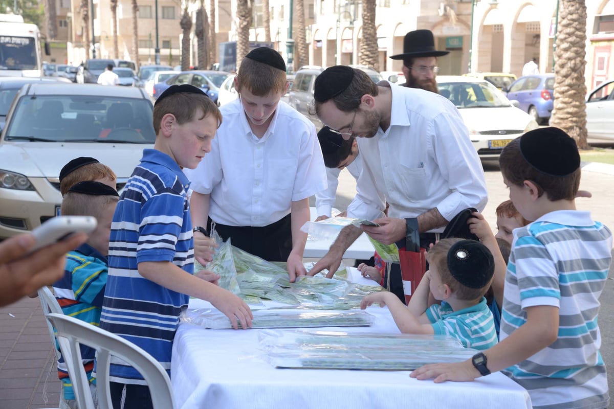 הגלריה של גולדשטיין • ערב חג הסוכות בבני ברק