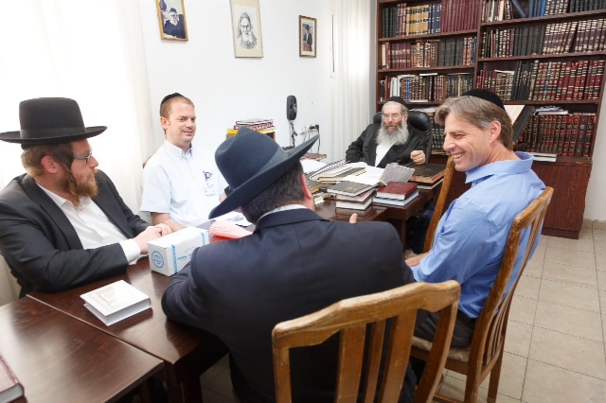 ראש מחוז השפלה במכבי, גידי לשץ בביקור רבנים • צפו