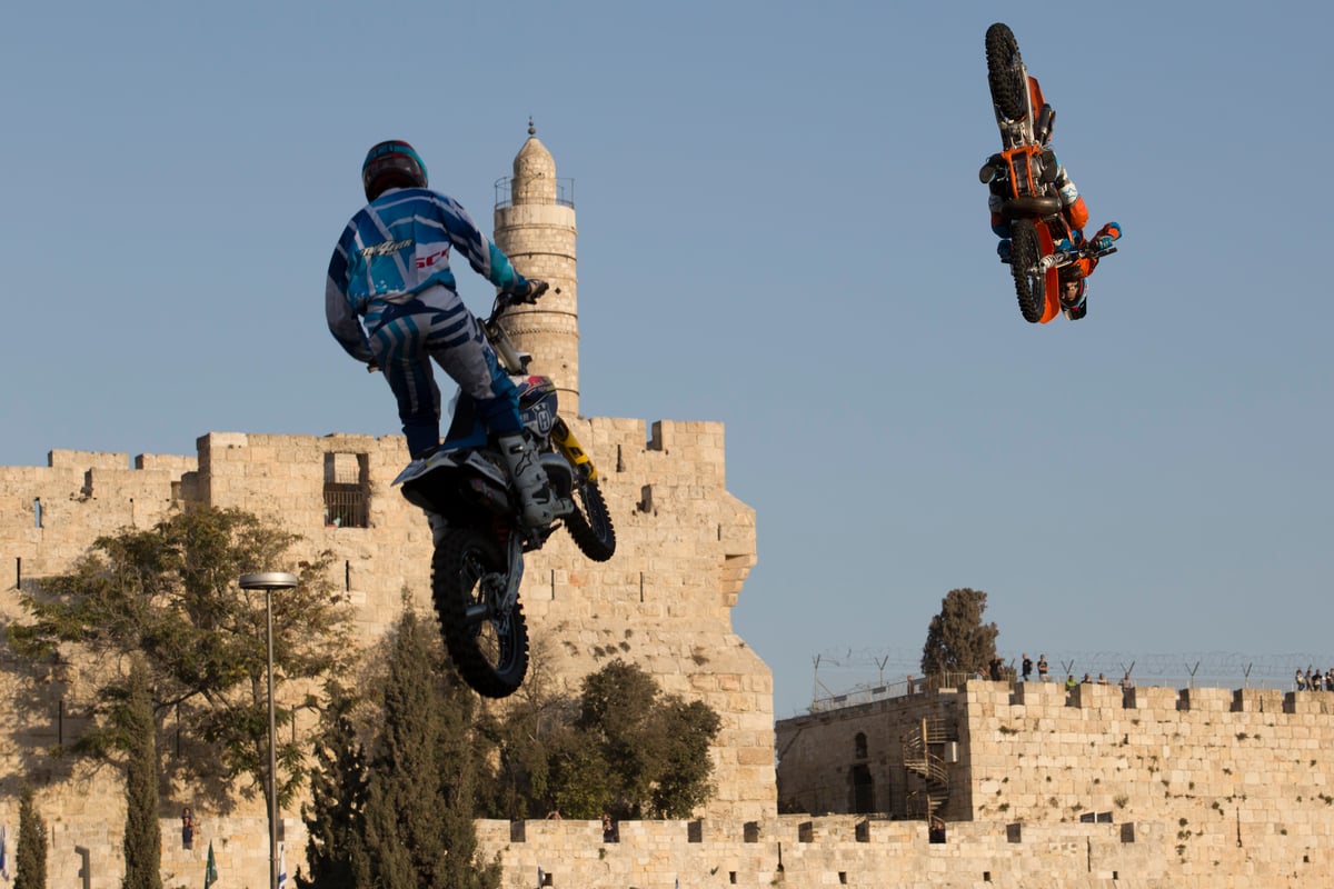 כזה לא ראיתם: פעלולי האופנועים בירושלים • גלריה