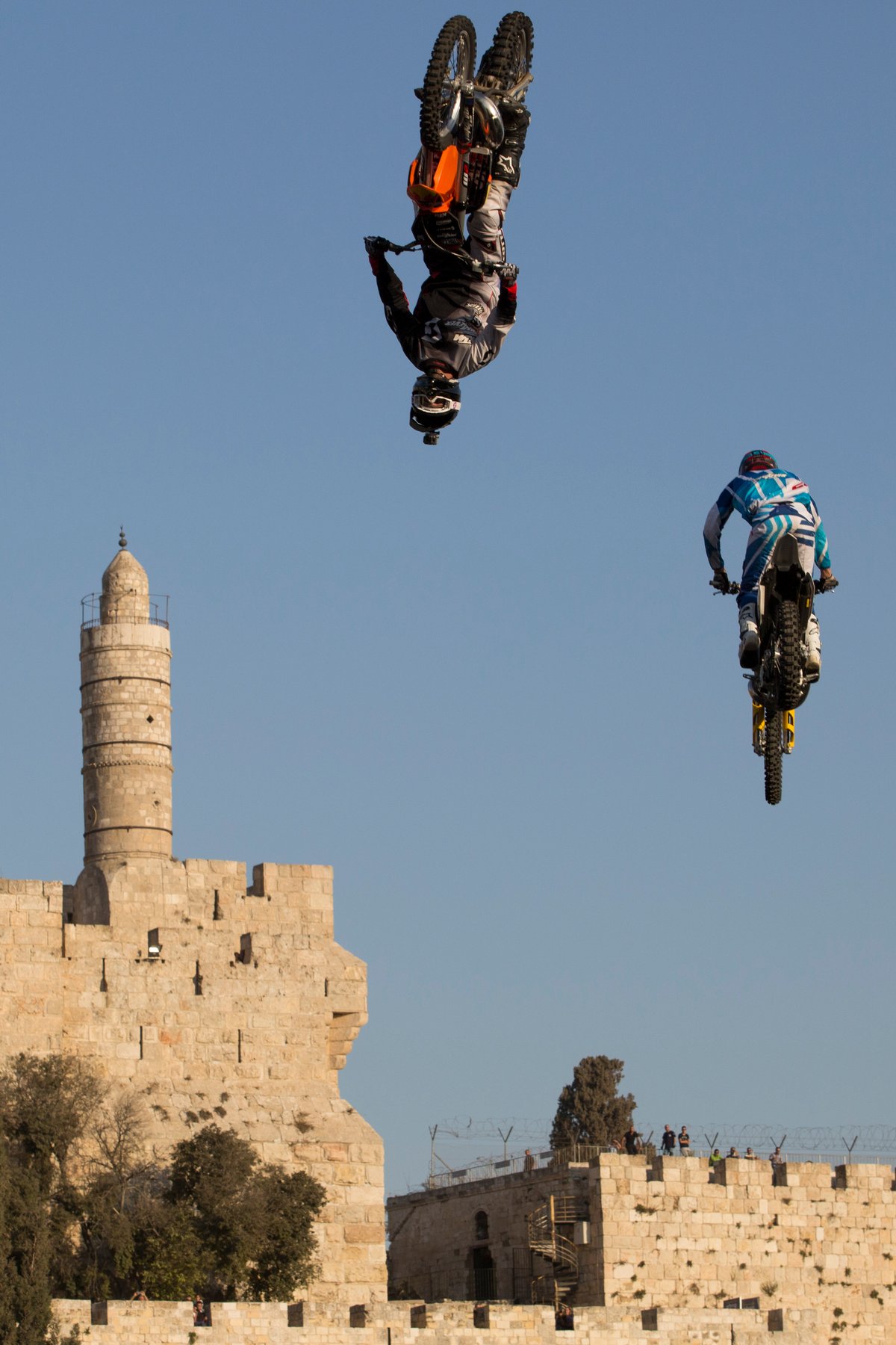 כזה לא ראיתם: פעלולי האופנועים בירושלים • גלריה