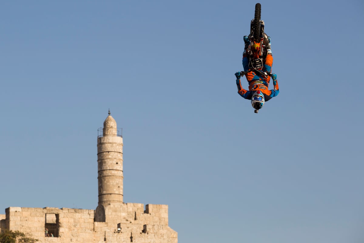 כזה לא ראיתם: פעלולי האופנועים בירושלים • גלריה