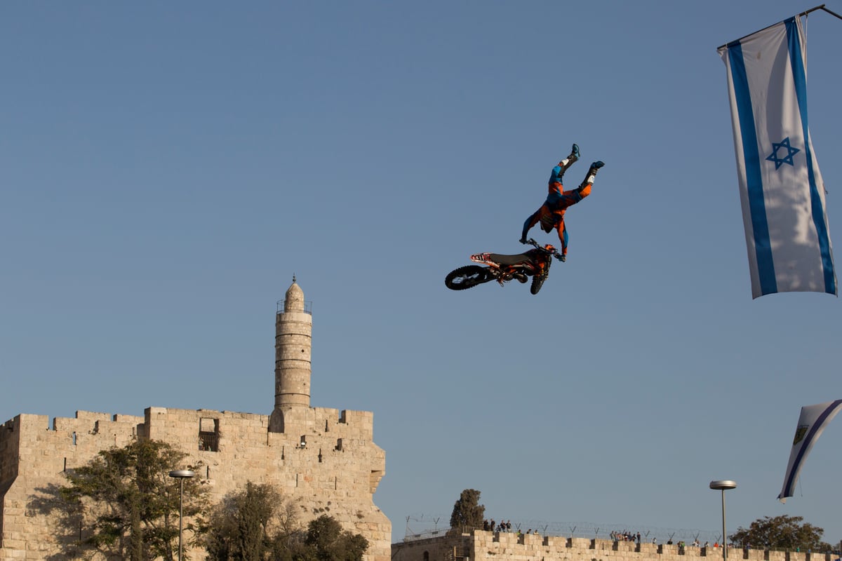 כזה לא ראיתם: פעלולי האופנועים בירושלים • גלריה