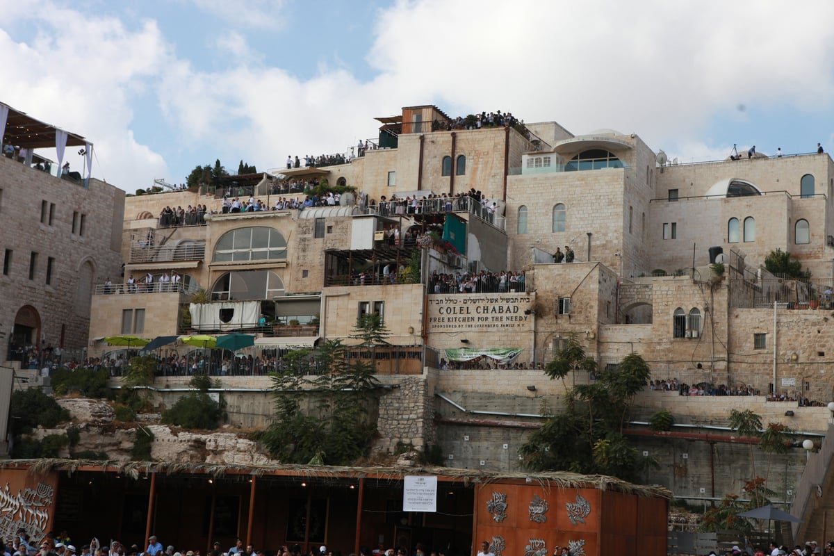 רבבות הגיעו למעמד ברכת כהנים בכותל • גלריית ענק