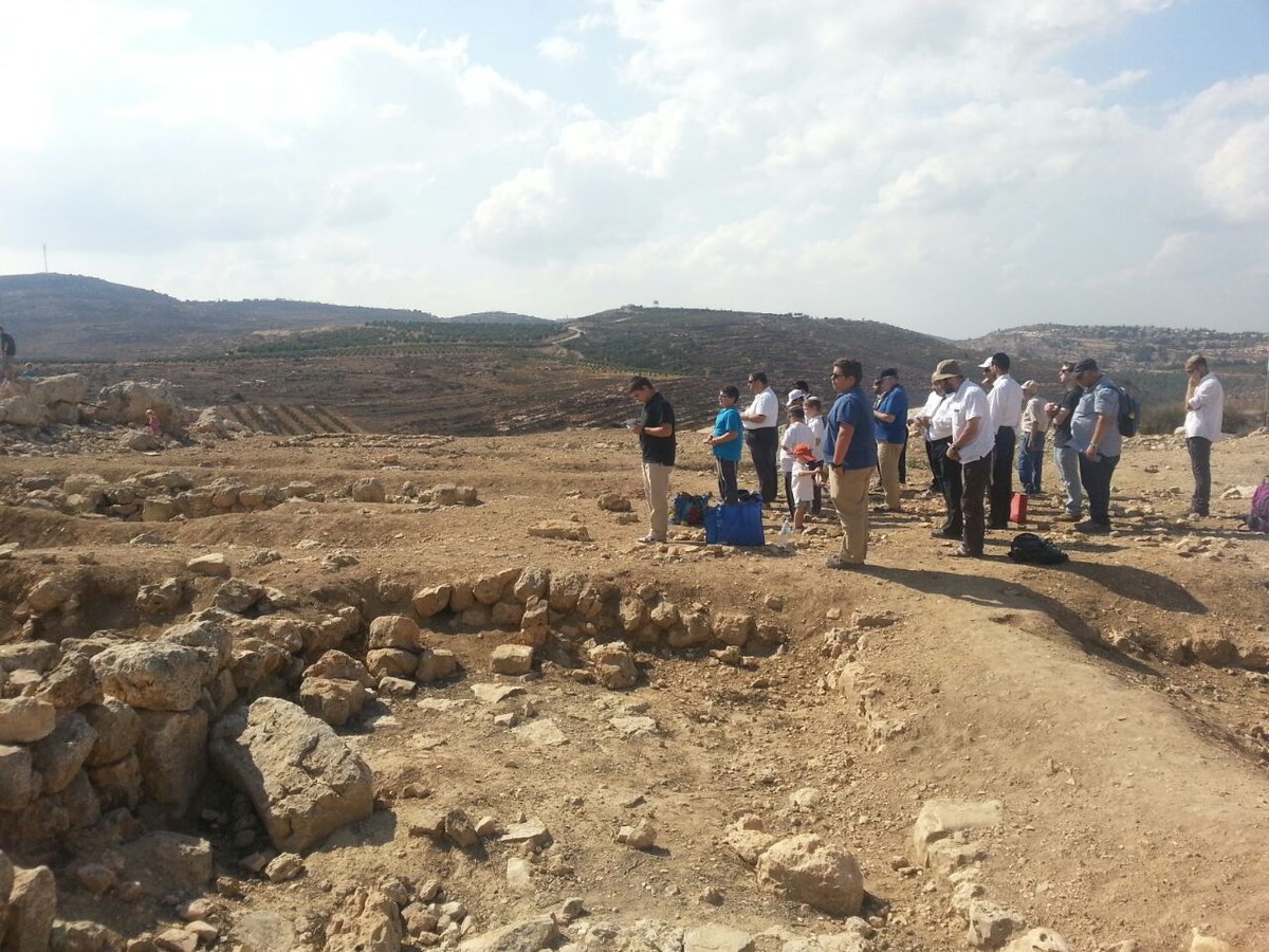 חג הסוכות: חברי הכנסת דוד אזולאי ואורית סטרוק מטיילים